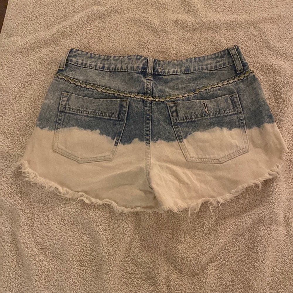 Free People women’s Dip Dye The Ombré fabulous jean shorts w/ embroidery - Picture 8 of 12